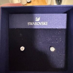 Swarovski Sparkling Silver Stud Earrings 5509937
